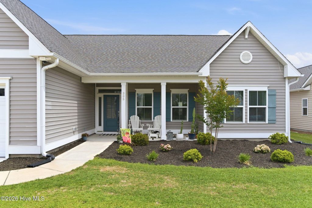 Photo of 305 W Weatherbee Way, Hampstead, NC 28443 (MLS # 100570894)