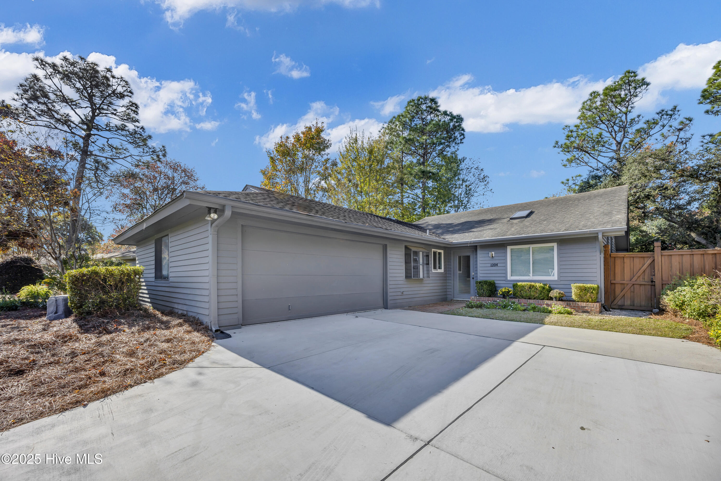 1204 Bayside Circle W