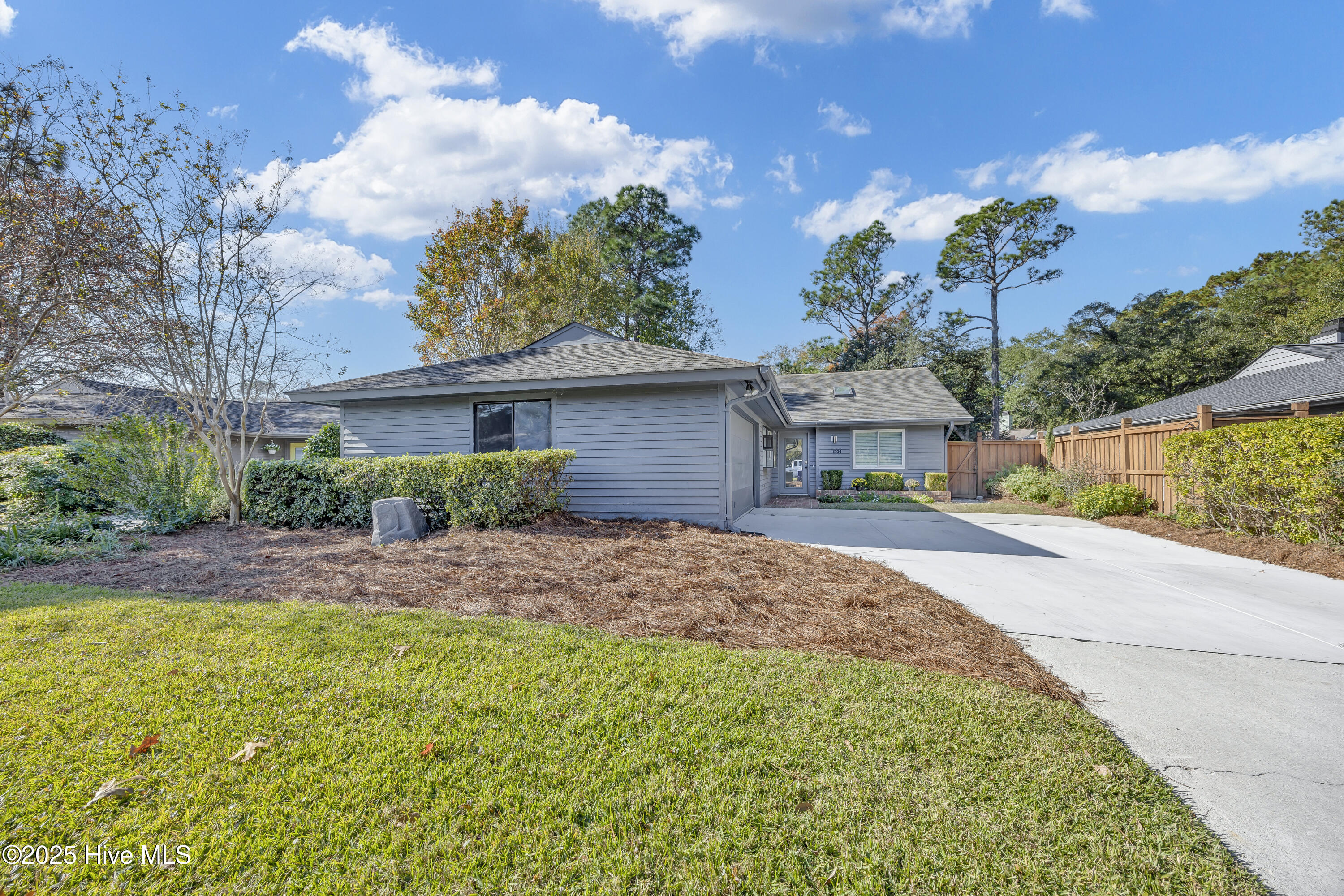 1204 Bayside Circle W