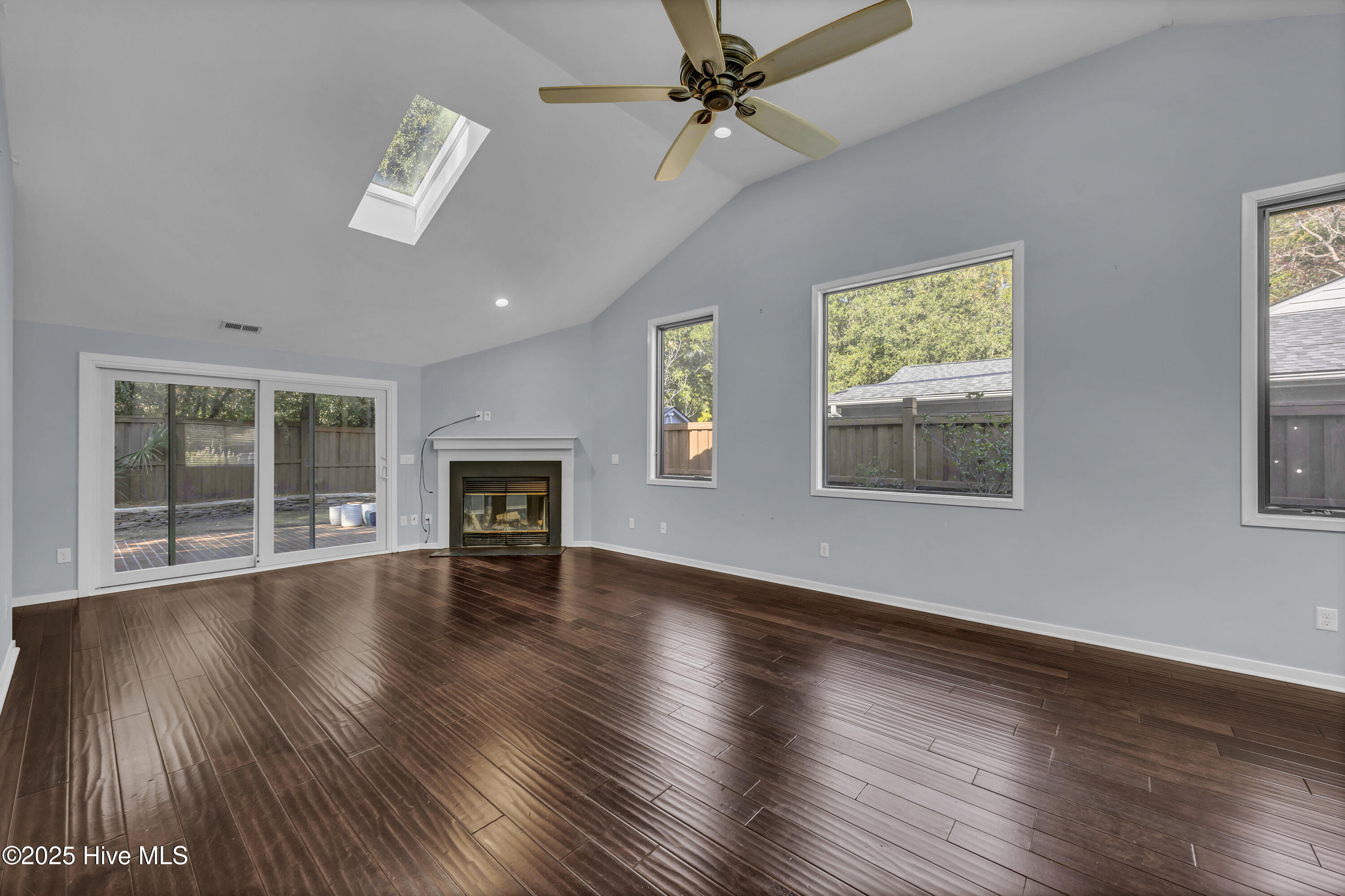 1204 Bayside Circle W