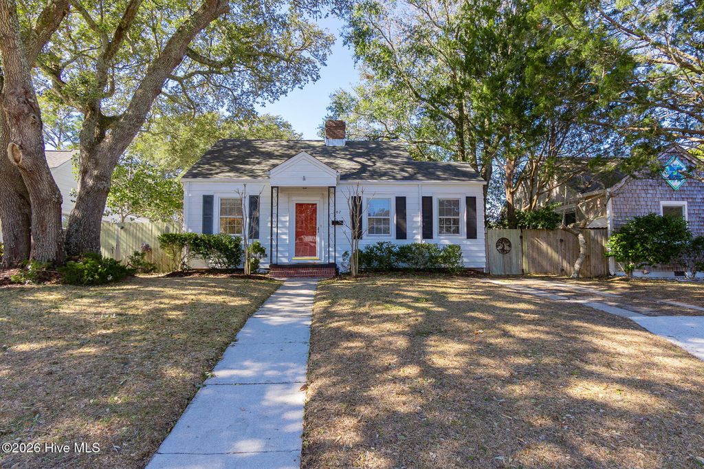 Photo of 207 N 19th Street, Morehead City, NC 28557 (MLS # 100554072)