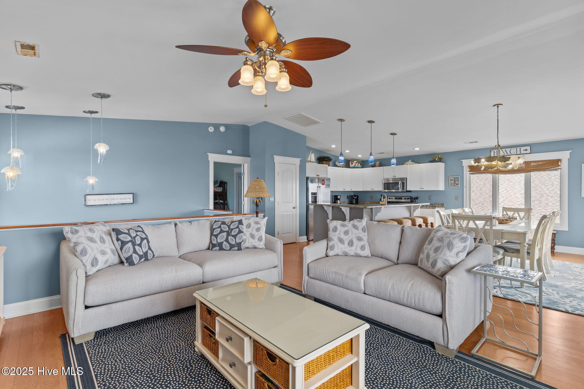 1404 E Dolphin Drive