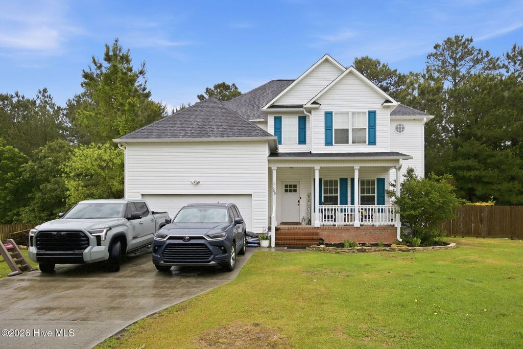 Photo of 205 Middle Ridge Drive, Hubert, NC 28539 (MLS # 100570984)