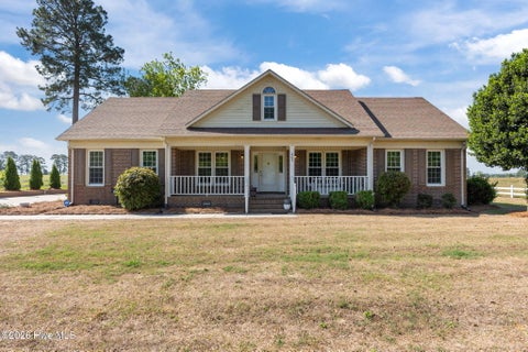 Homes For Sale - 203 White Oak Church Road<br/> Clinton, NC 28328