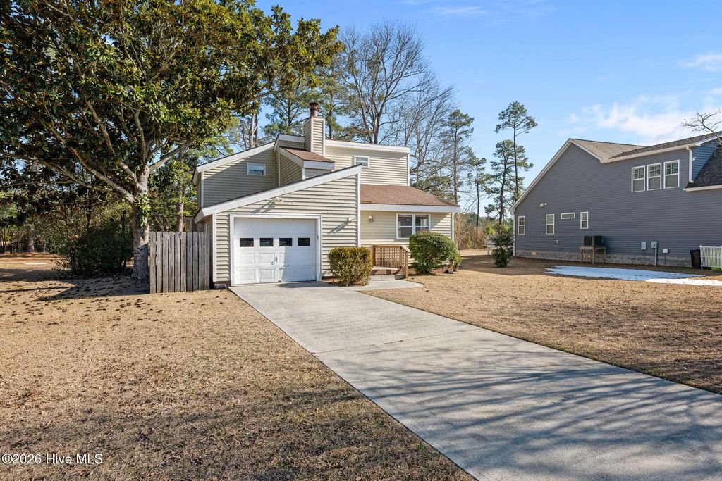 Photo of 1208 Caracara Drive, New Bern, NC 28560 (MLS # 100554299)