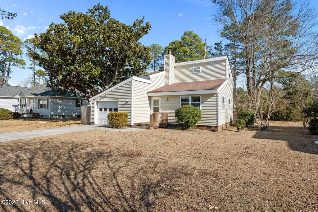 Photo of 1208 Caracara Drive, New Bern, NC 28560 (MLS # 100554299)