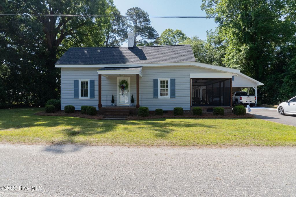 Photo of 512 S Ashe Street, Bladenboro, NC 28320 (MLS # 100575848)