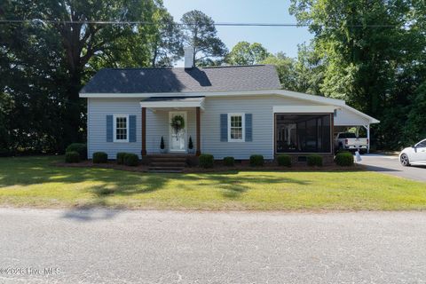 Homes For Sale - 512 S Ashe Street<br/> Bladenboro, NC 28320