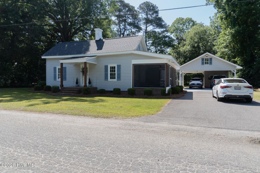 Photo of 512 S Ashe Street, Bladenboro, NC 28320 (MLS # 100575848)