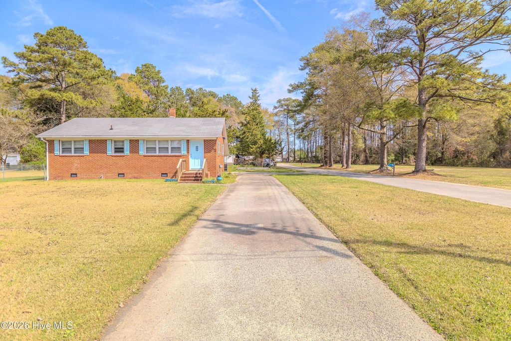 Photo of 421 E Quinn Street, Beulaville, NC 28518 (MLS # 100563248)