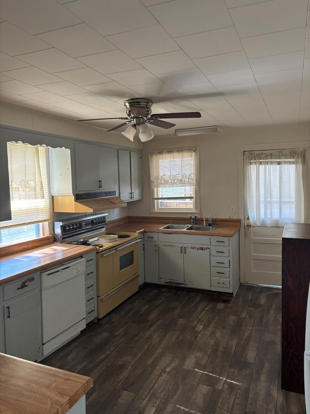 Photo of 81 Warren St, Gibson, GA 30810 (MLS # 555025)