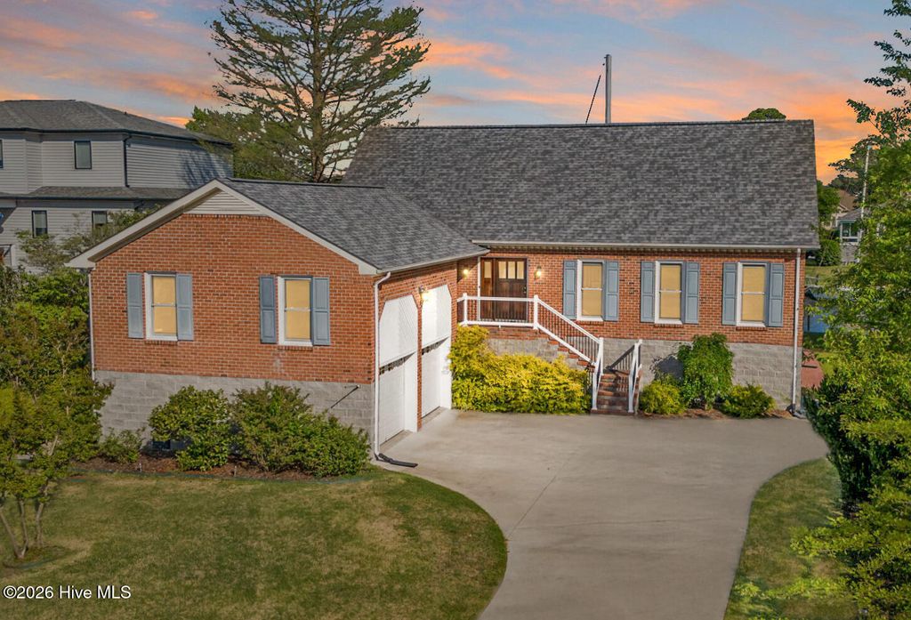 Photo of 904 Coral Court, New Bern, NC 28560 (MLS # 100567597)