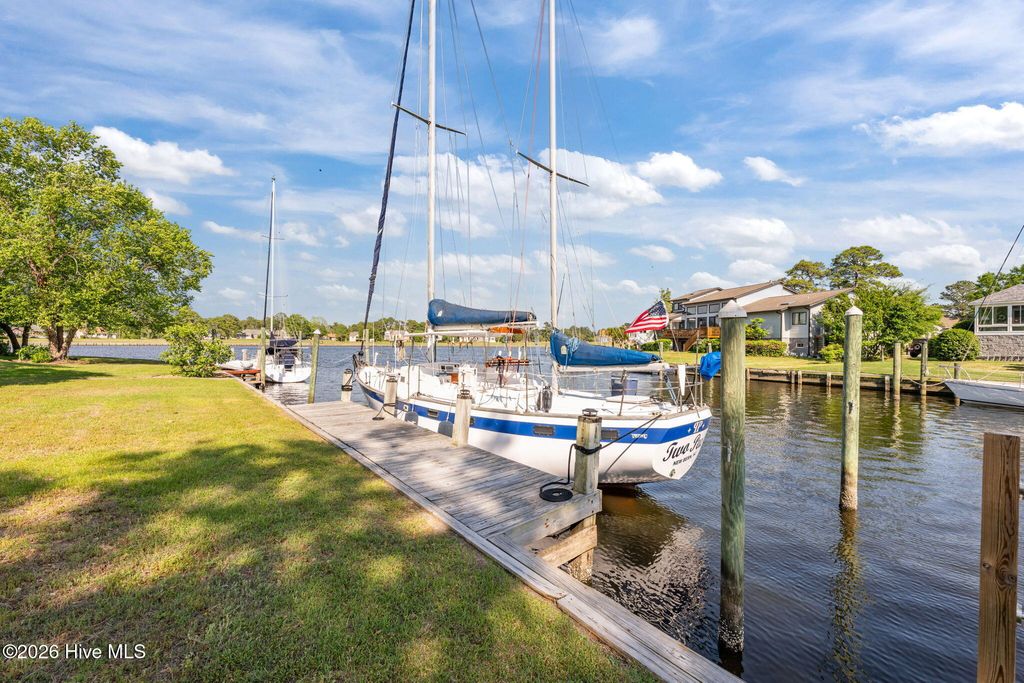 Photo of 904 Coral Court, New Bern, NC 28560 (MLS # 100567597)