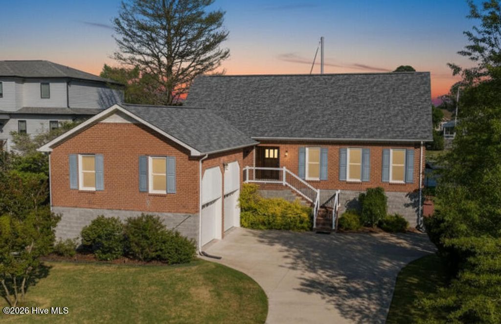 Photo of 904 Coral Court, New Bern, NC 28560 (MLS # 100567597)