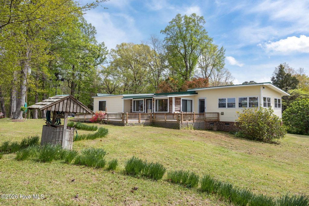 Photo of 663 Driftwood Drive, Blounts Creek, NC 27814 (MLS # 100566035)