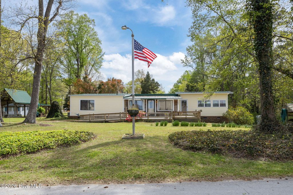 Photo of 663 Driftwood Drive, Blounts Creek, NC 27814 (MLS # 100566035)