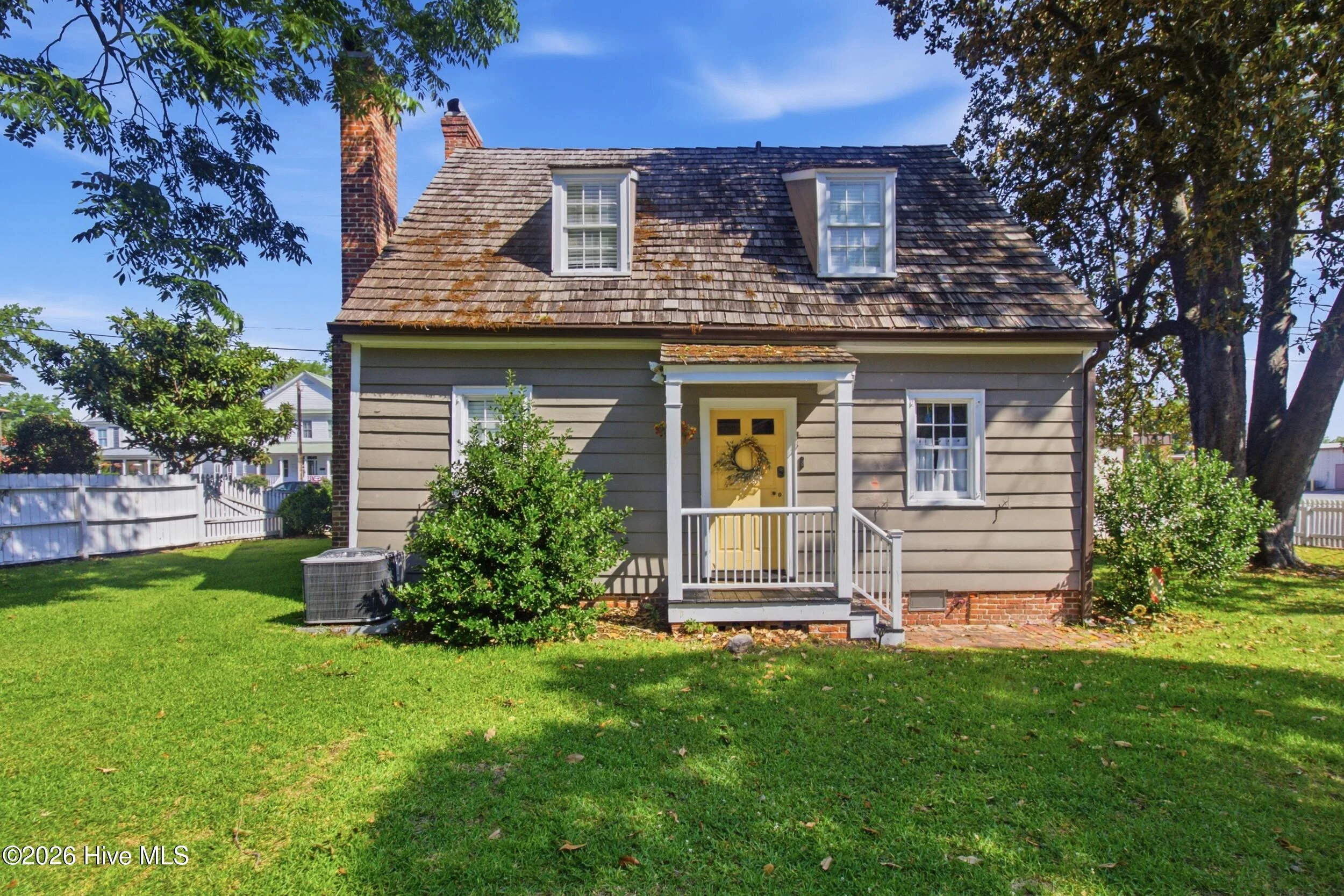 403 Queen Street