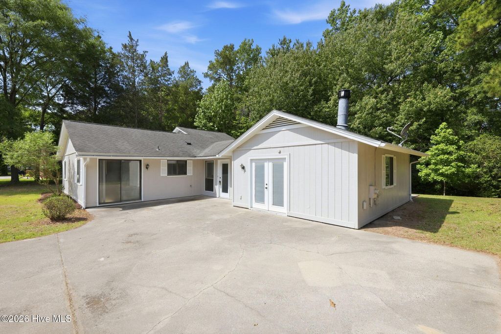 Photo of 123 Wildwood Drive, New Bern, NC 28562 (MLS # 100572104)