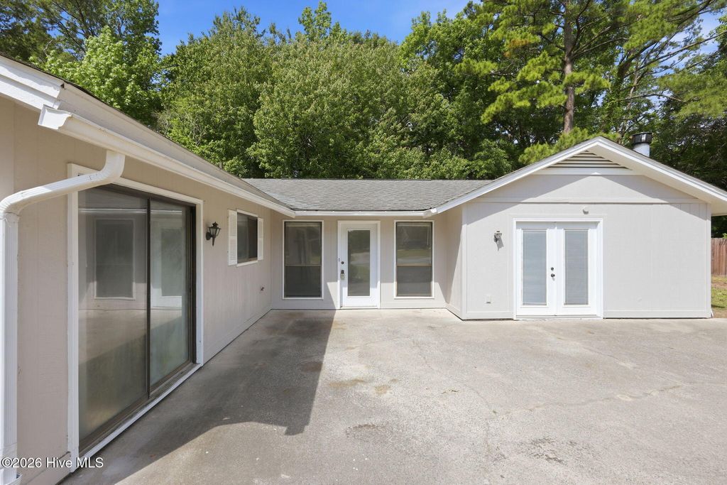 Photo of 123 Wildwood Drive, New Bern, NC 28562 (MLS # 100572104)