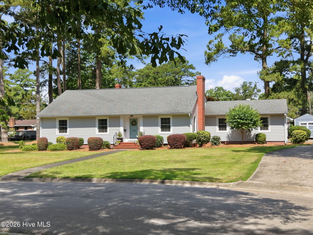 Photo of 1306 Summit Avenue, Washington, NC 27889 (MLS # 100583850)
