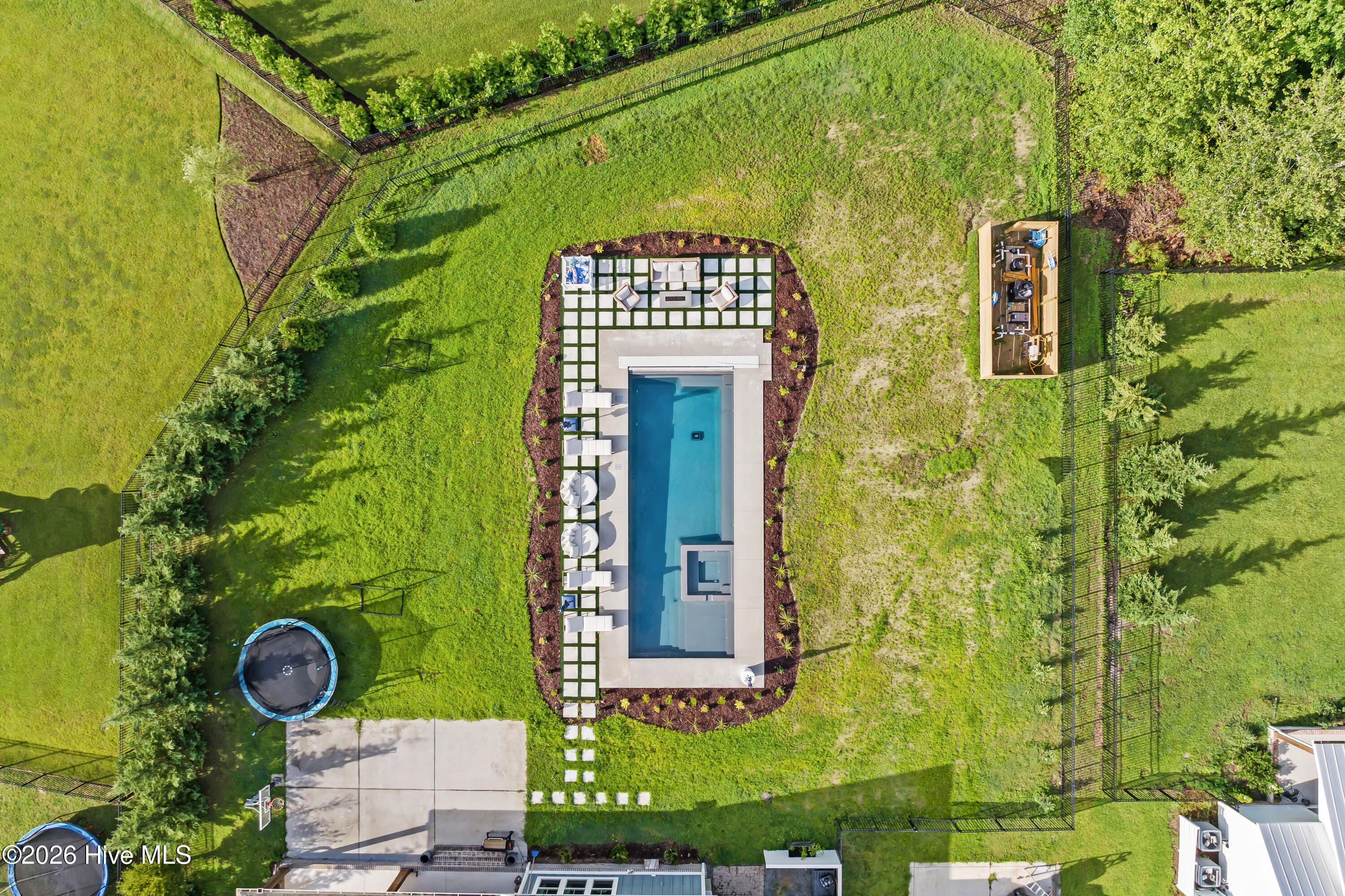 125 W Colonnade Drive