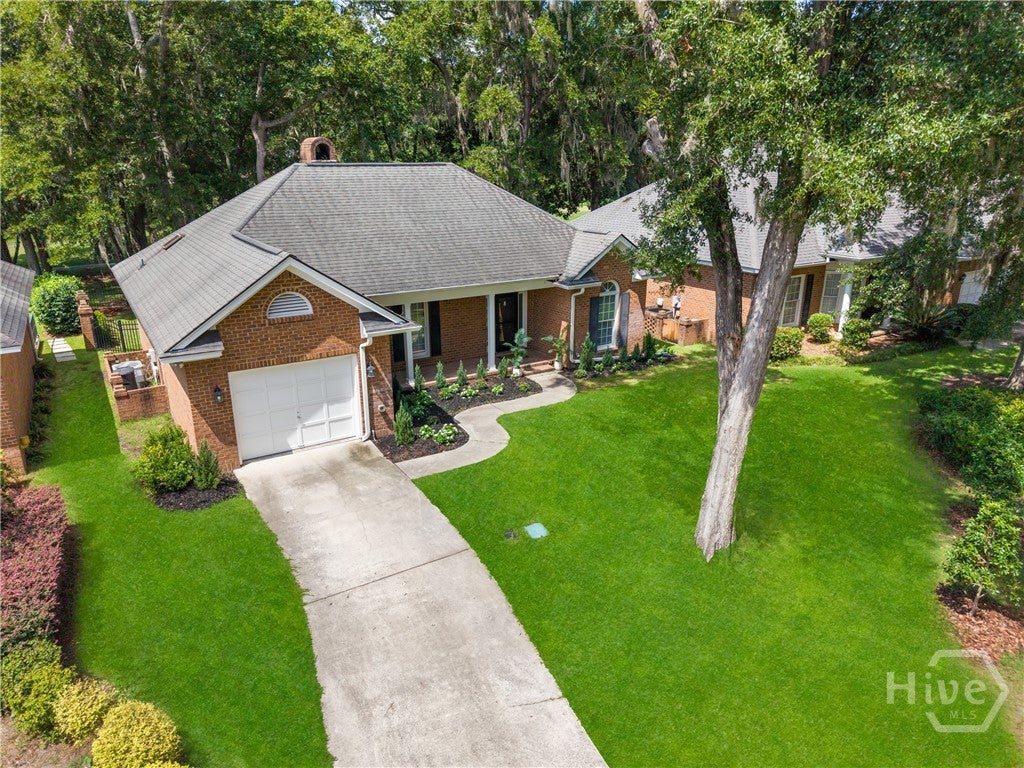 8 Laurel Oak Court