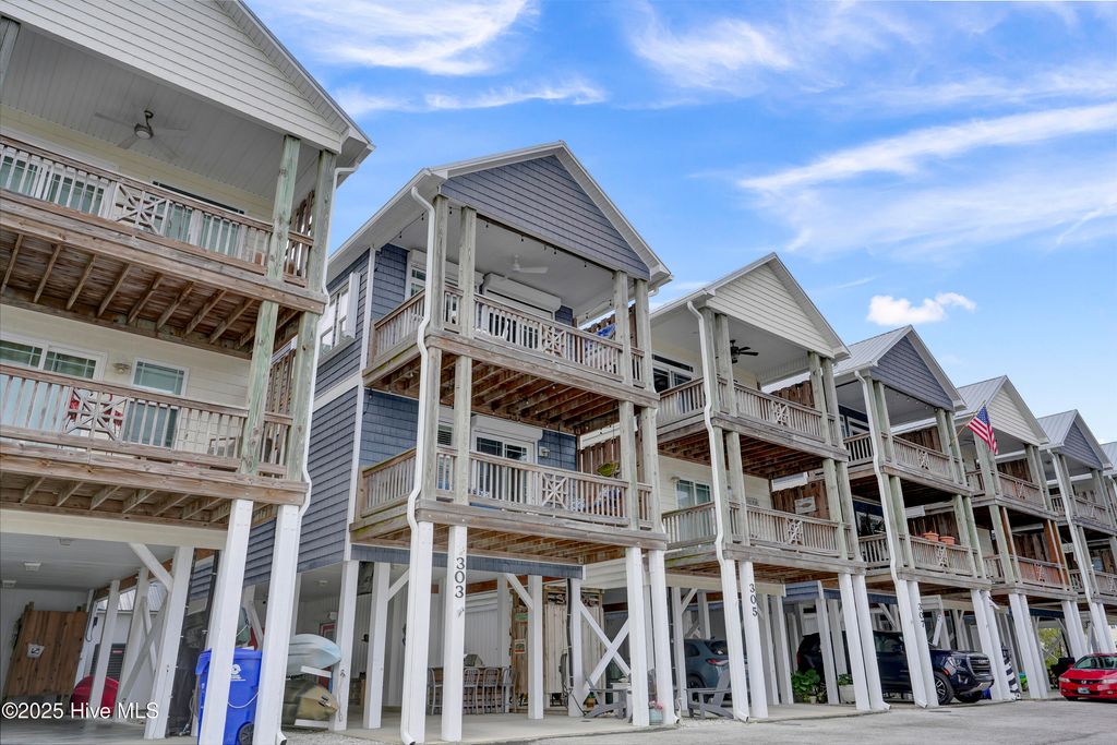 Photo of 303 Vesta Court, Surf City, NC 28445 (MLS # 100532685)