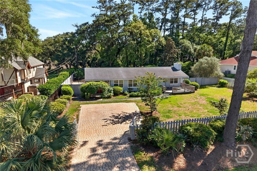 Photo of 219 E Point Drive, Savannah, GA 31410 (MLS # SA356288)