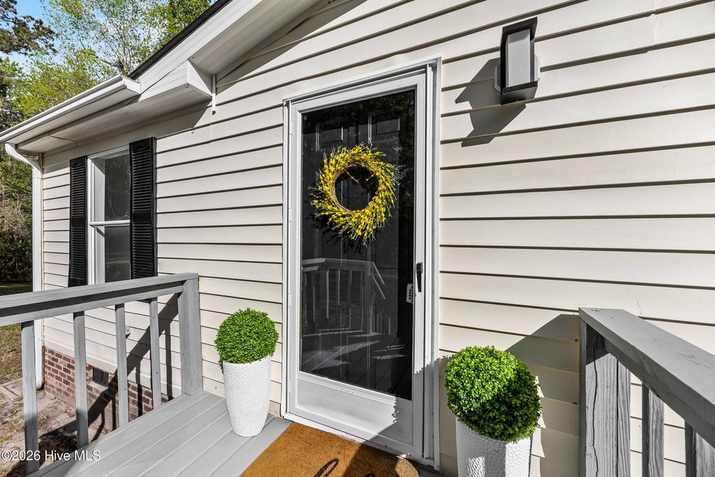 Photo of 410 Pond View Lane, Hampstead, NC 28443 (MLS # 100566039)