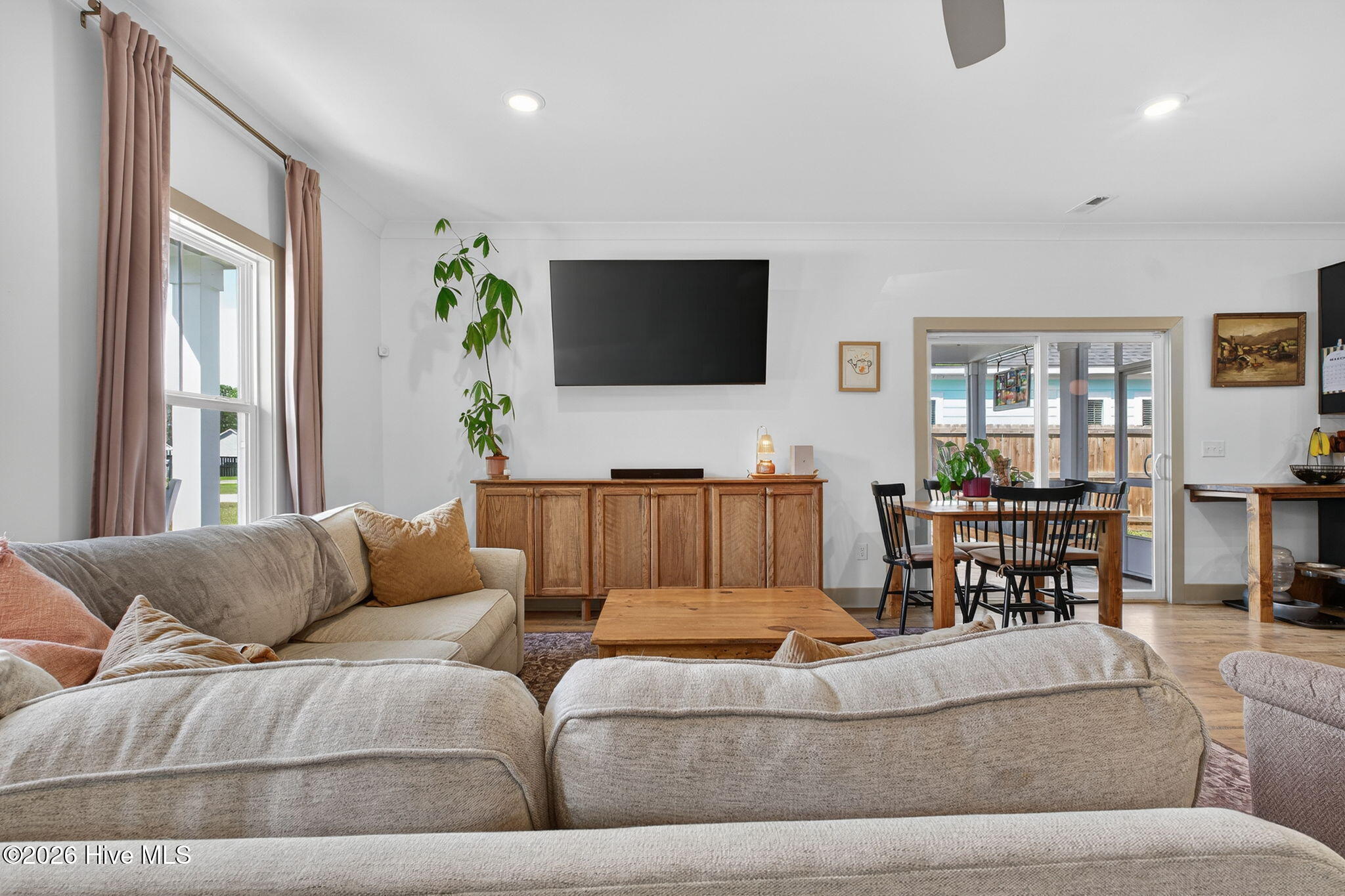 1212 N Caswell Avenue