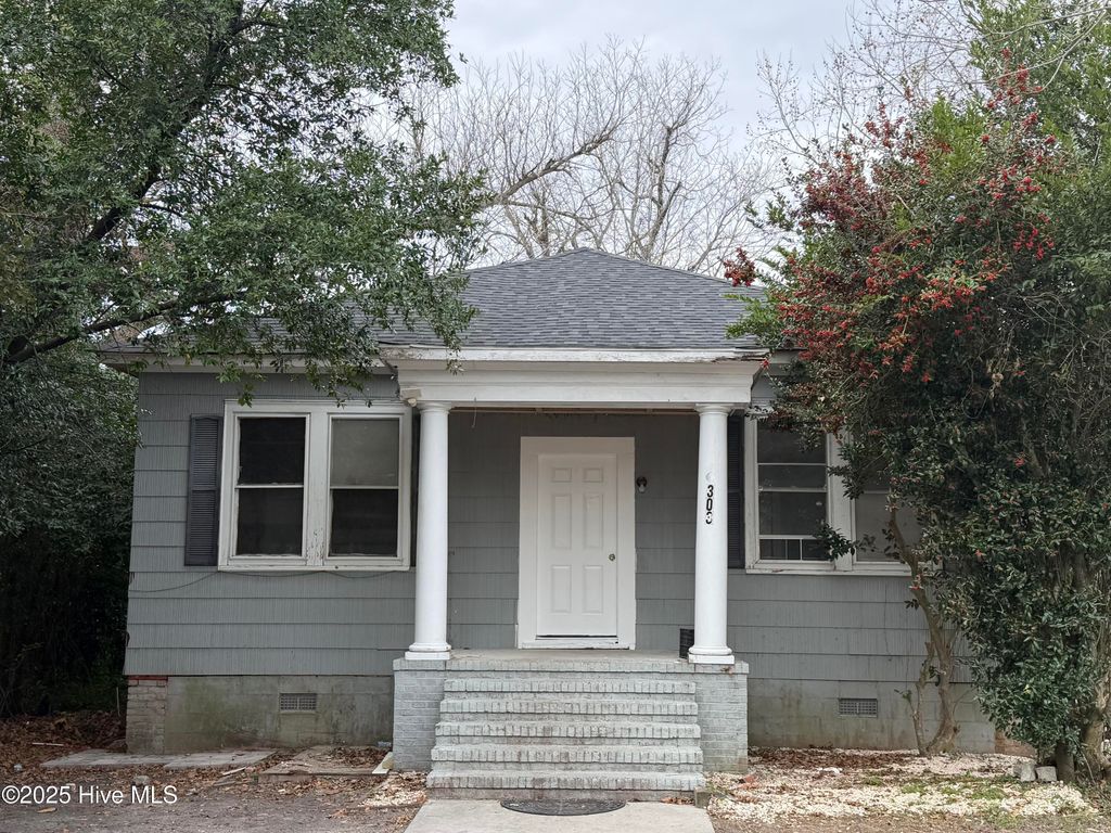 Photo of 303 N Macmillan Avenue N, Wilmington, NC 28403 (MLS # 100546661)