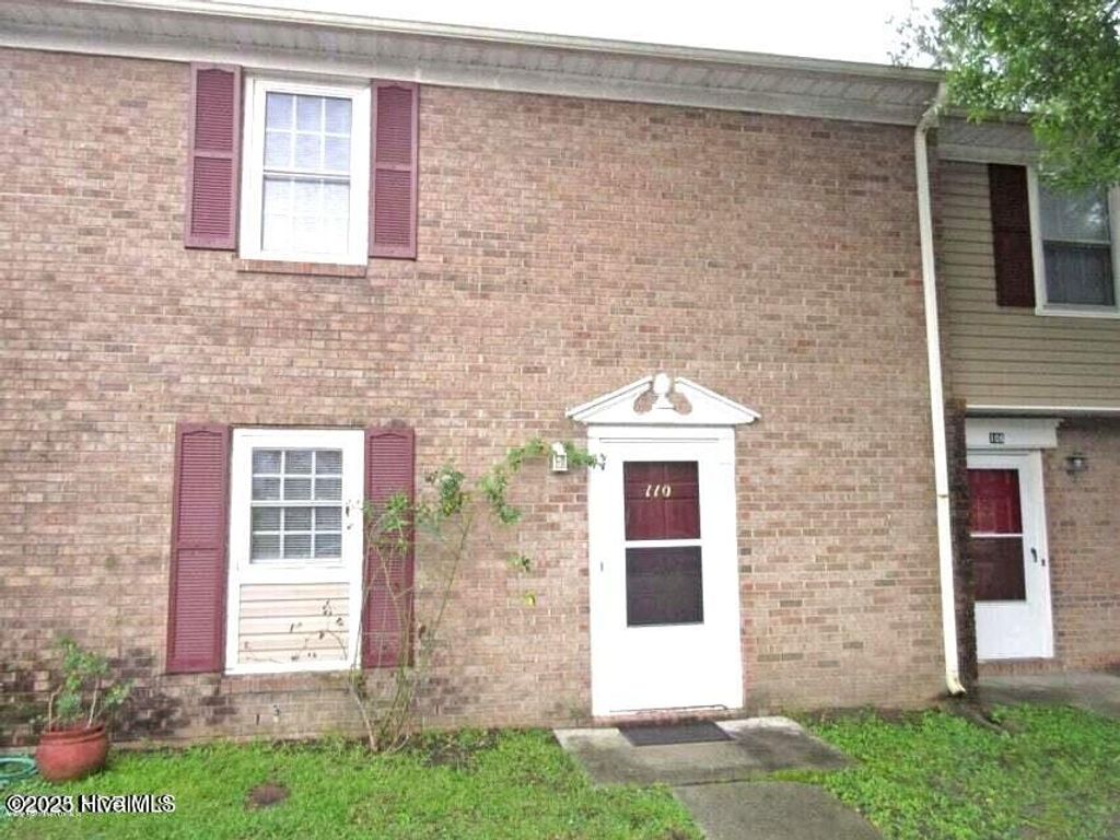 Photo of 110 King George Court, Jacksonville, NC 28546 (MLS # 100532097)