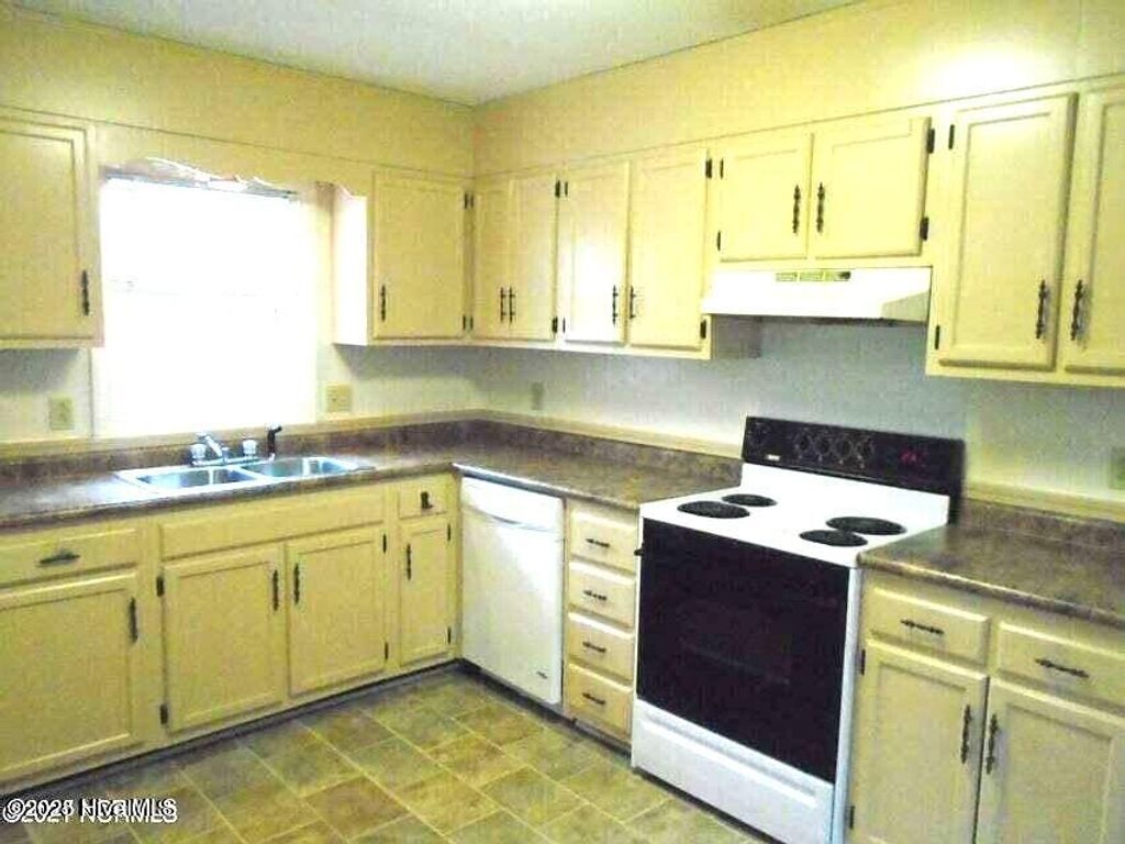 Photo of 110 King George Court, Jacksonville, NC 28546 (MLS # 100532097)