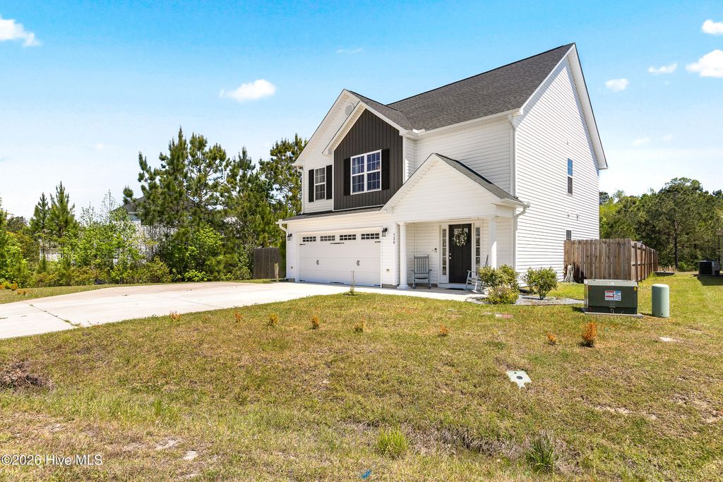 Photo of 520 Black Pearl Circle, Jacksonville, NC 28546 (MLS # 100568718)