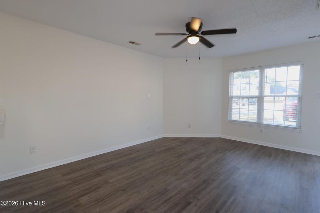 Photo of 892 W Pueblo Drive, Jacksonville, NC 28546 (MLS # 100547639)