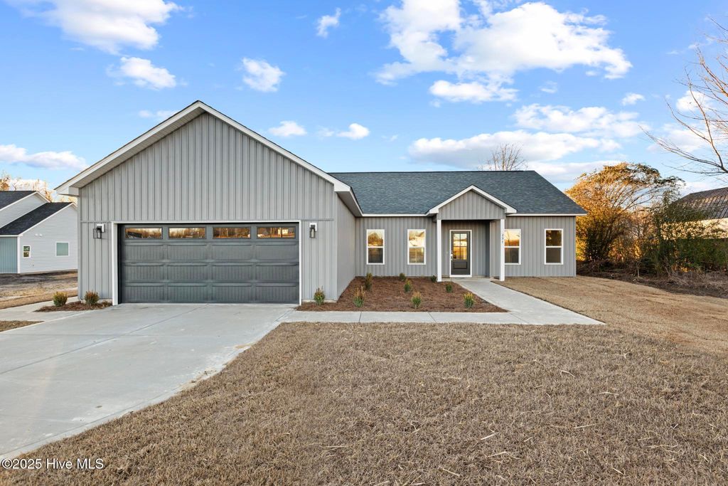 Photo of 404 Wade Drive, Richlands, NC 28574 (MLS # 100551416)