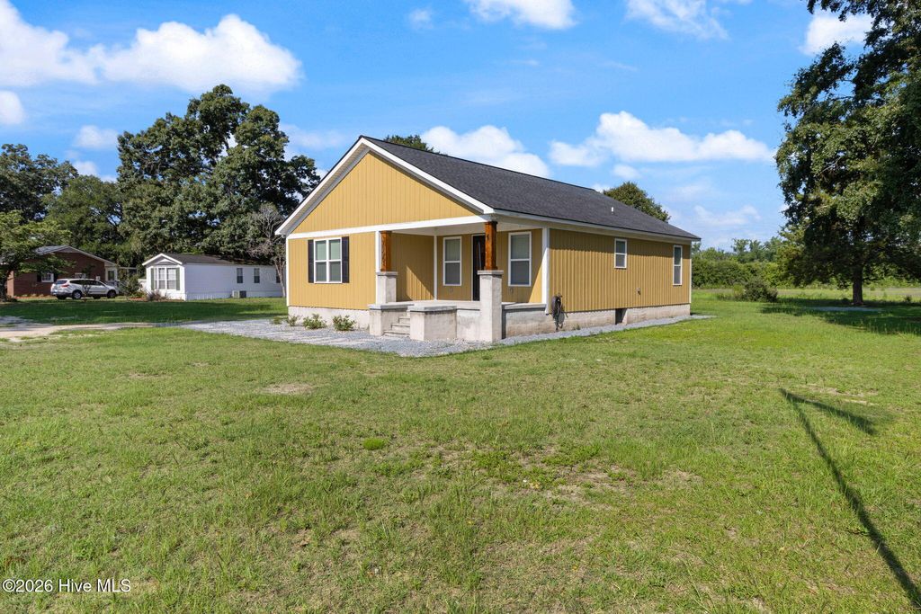 Photo of 7390 Center Road, Bladenboro, NC 28320 (MLS # 100587060)