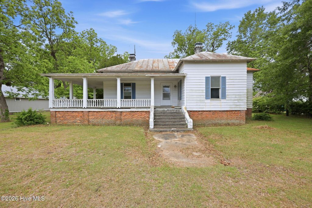 Photo of 211 Pollock Street, Pollocksville, NC 28573 (MLS # 100570933)