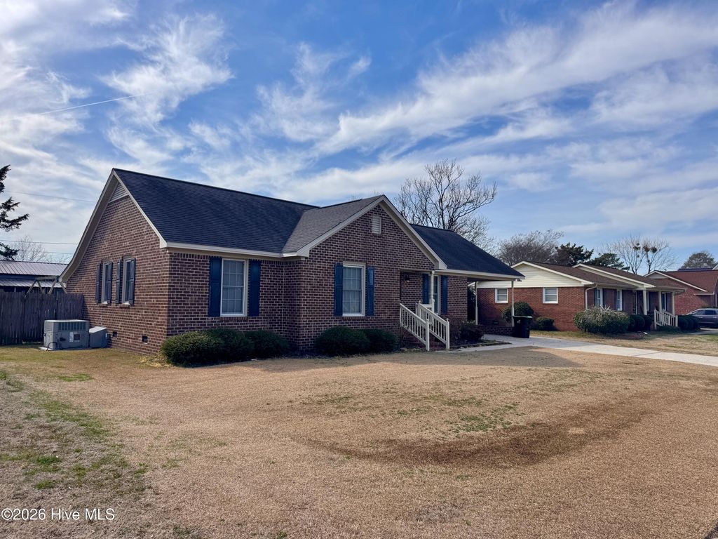 Photo of 203 N Park Avenue, Williamston, NC 27892 (MLS # 100558603)