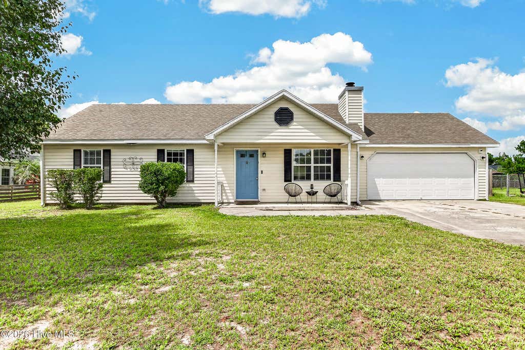 Photo of 409 E Volant Street, Hubert, NC 28539 (MLS # 100596045)