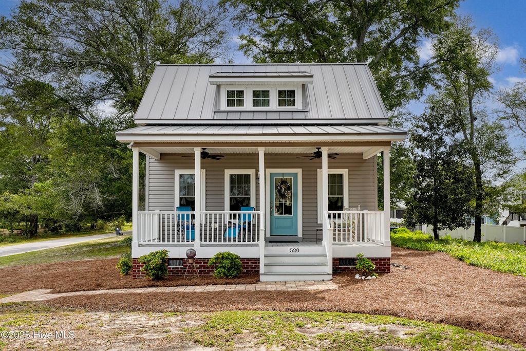 Photo of 520 Clarendon Avenue, Southport, NC 28461 (MLS # 100532253)