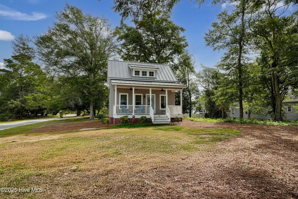 Photo of 520 Clarendon Avenue, Southport, NC 28461 (MLS # 100532253)