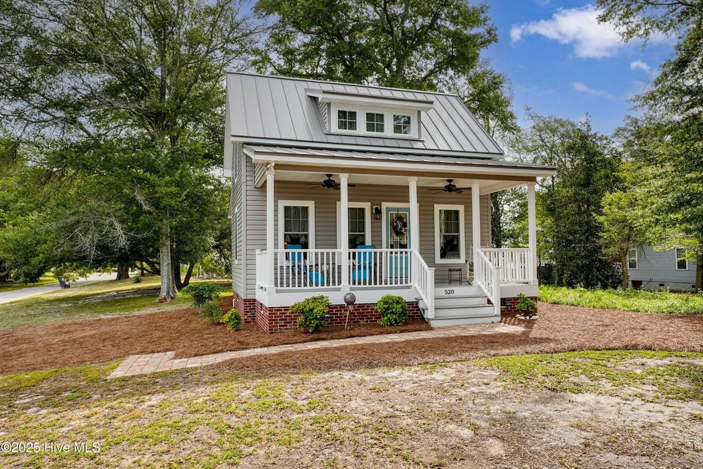 Photo of 520 Clarendon Avenue, Southport, NC 28461 (MLS # 100532253)