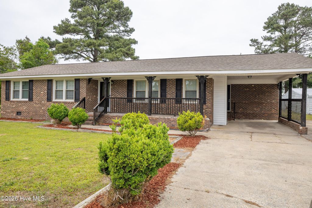 Photo of 122 W Pine Forest Road, Mount Olive, NC 28365 (MLS # 100571354)