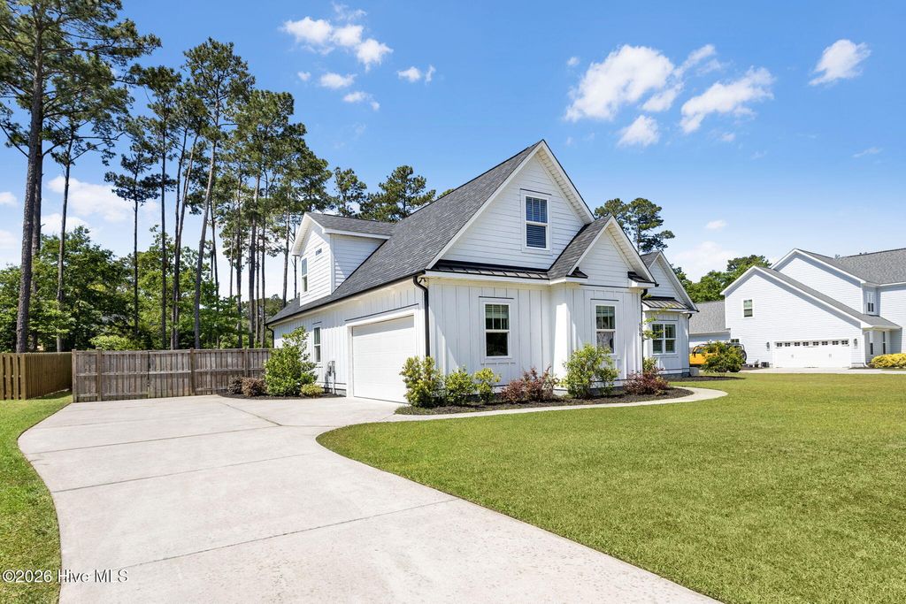 Photo of 506 Crown Pointe Drive, Hampstead, NC 28443 (MLS # 100569791)