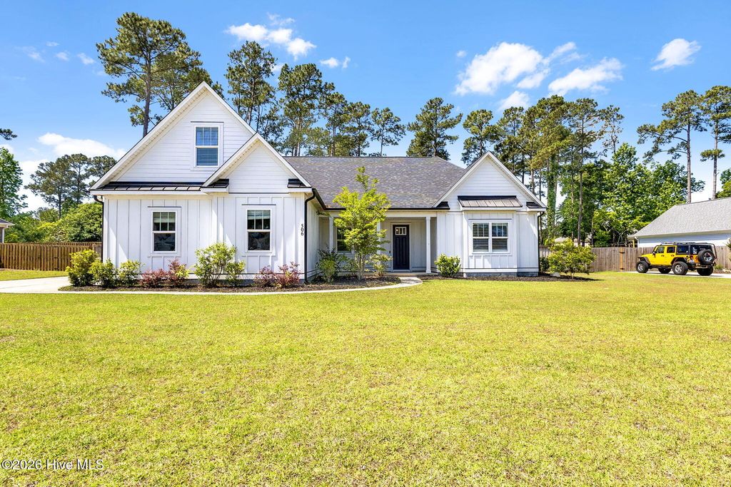 Photo of 506 Crown Pointe Drive, Hampstead, NC 28443 (MLS # 100569791)
