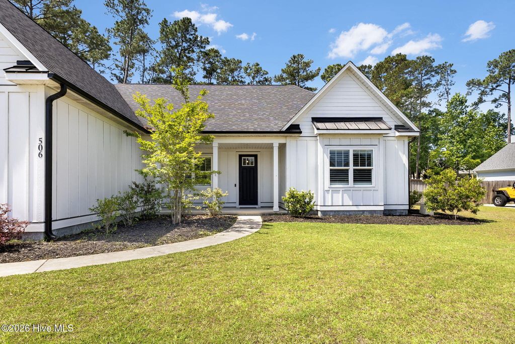 Photo of 506 Crown Pointe Drive, Hampstead, NC 28443 (MLS # 100569791)
