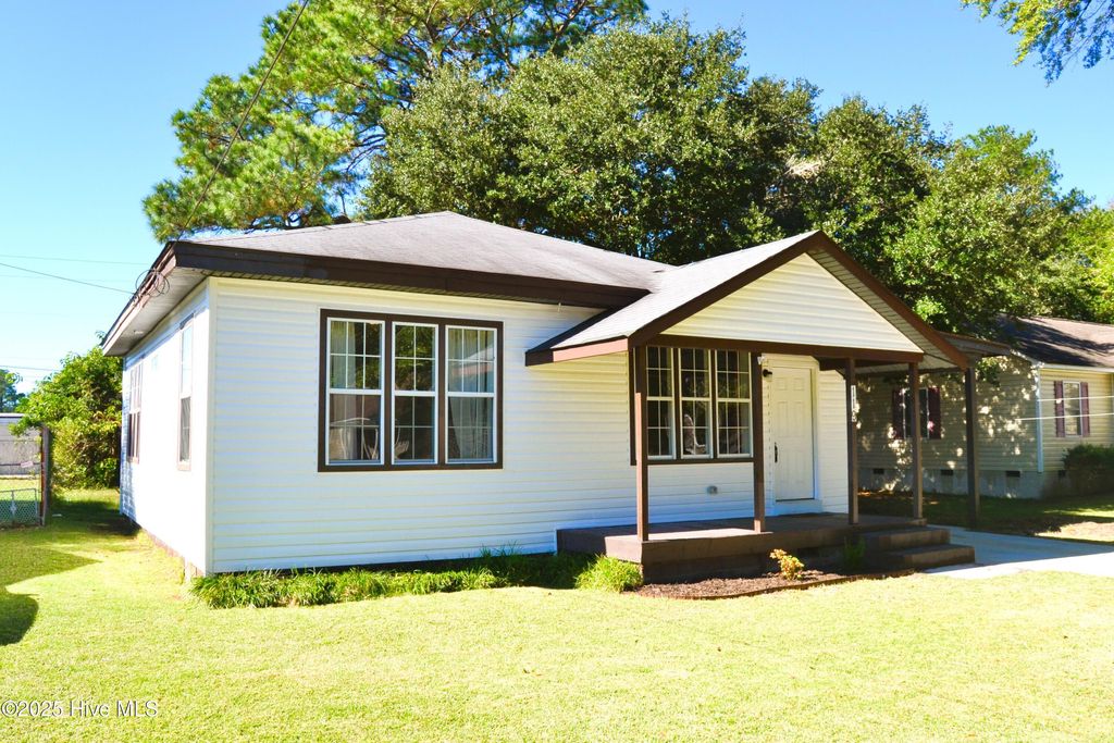 Photo of 119 Preston Road, Jacksonville, NC 28540 (MLS # 100534399)