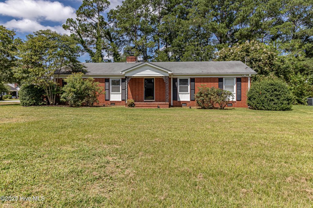 Photo of 1801 E Azalea Drive, Goldsboro, NC 27530 (MLS # 100574087)