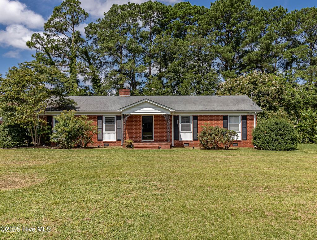 Photo of 1801 E Azalea Drive, Goldsboro, NC 27530 (MLS # 100574087)